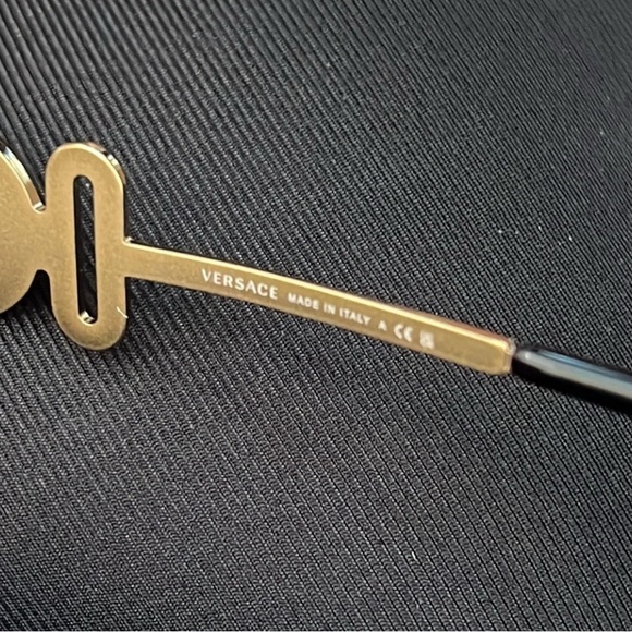 Versace 100% Authentic Gold Aviator Sunglasses - Picture 3 of 10